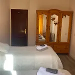 Al Lado Del Río En Cangas De Apartamento Onís