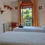 Al Lado Del Río En Cangas De Apartamento Onís