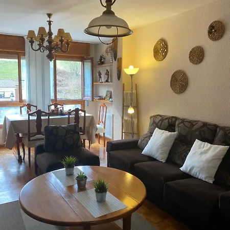 Al Lado Del Río En Cangas De Apartamento *