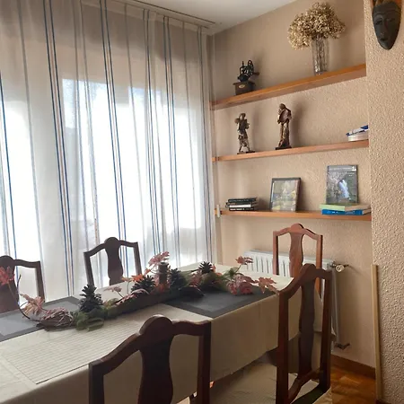 Al Lado Del Río En Cangas De Apartamento *