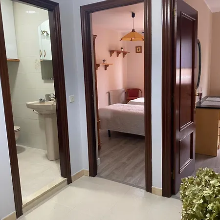 Al Lado Del Río En Cangas De Onís