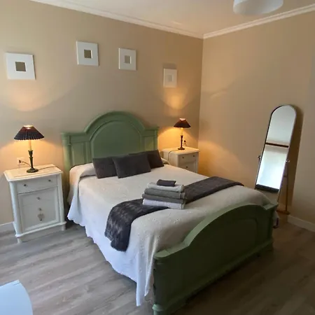 Al Lado Del Río En Cangas De Apartamento