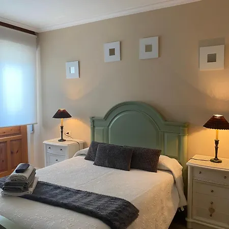 Al Lado Del Río En Cangas De