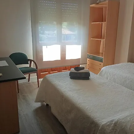 Al Lado Del Río En Cangas De Apartamento