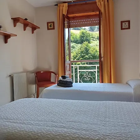 Al Lado Del Río En Cangas De Apartamento Onís