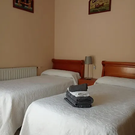 Al Lado Del Río En Cangas De *