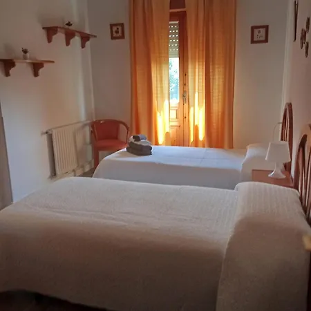 Al Lado Del Río En Cangas De Onís